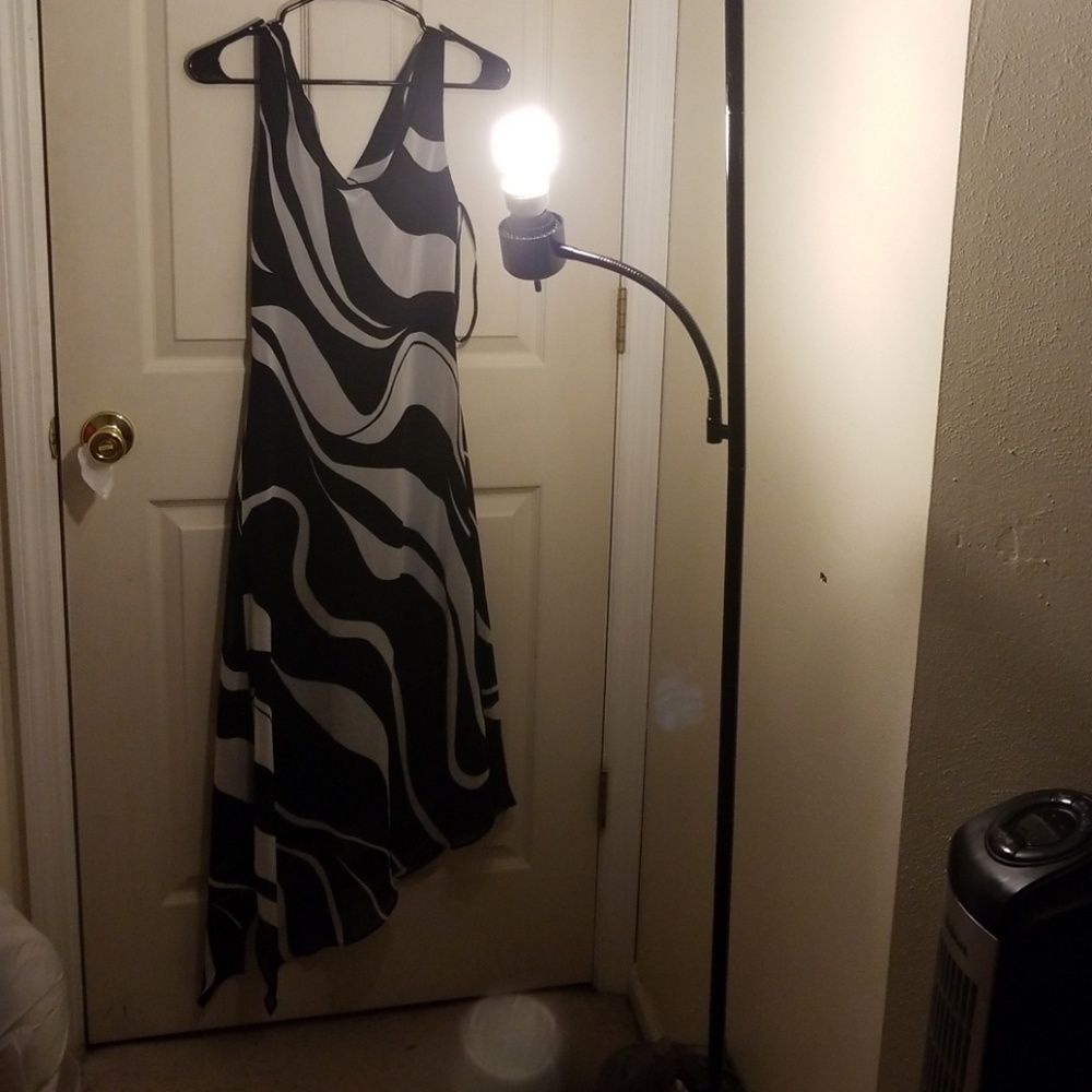 Long fitted black and white dress